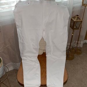 White pull on jeggings